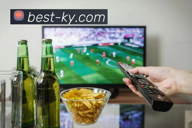 足球艺术的魅力与传奇球星的辉煌交融在世界足球名画明星墙上